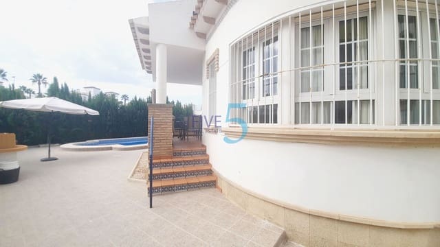 3 slaapkamer Villa te koop in Villamartin, Orihuela met zwembad garage - € 495.000 (Ref: 10027553)
