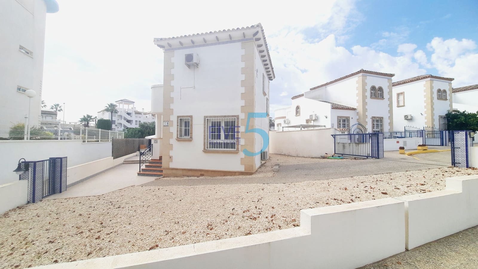 3 slaapkamer Villa te koop in Villamartin met zwembad garage - € 495.000 (Ref: 10027553)