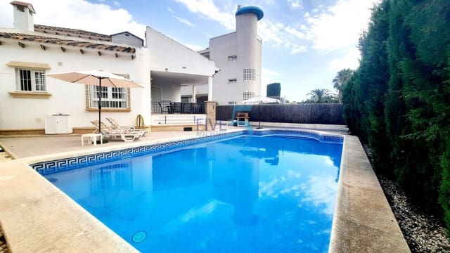3 slaapkamer Villa te koop in Villamartin, Orihuela met zwembad garage - € 495.000 (Ref: 10027553)