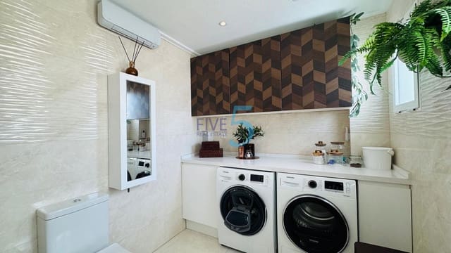 2 slaapkamer Huis te koop in Torrevieja met zwembad garage - € 599.000 (Ref: 10029787)