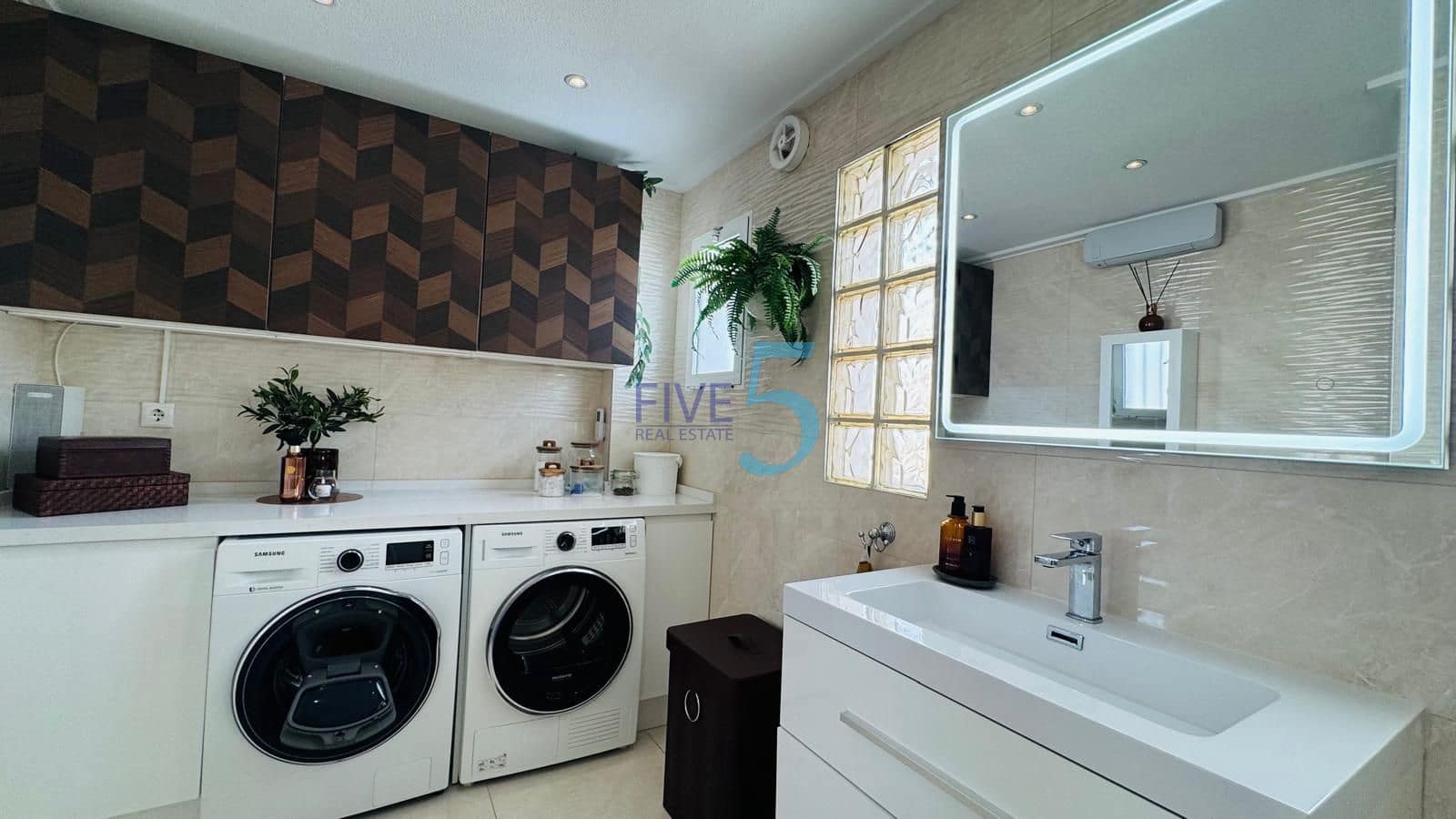 2 slaapkamer Huis te koop in Torrevieja met zwembad garage - € 599.000 (Ref: 10029787)