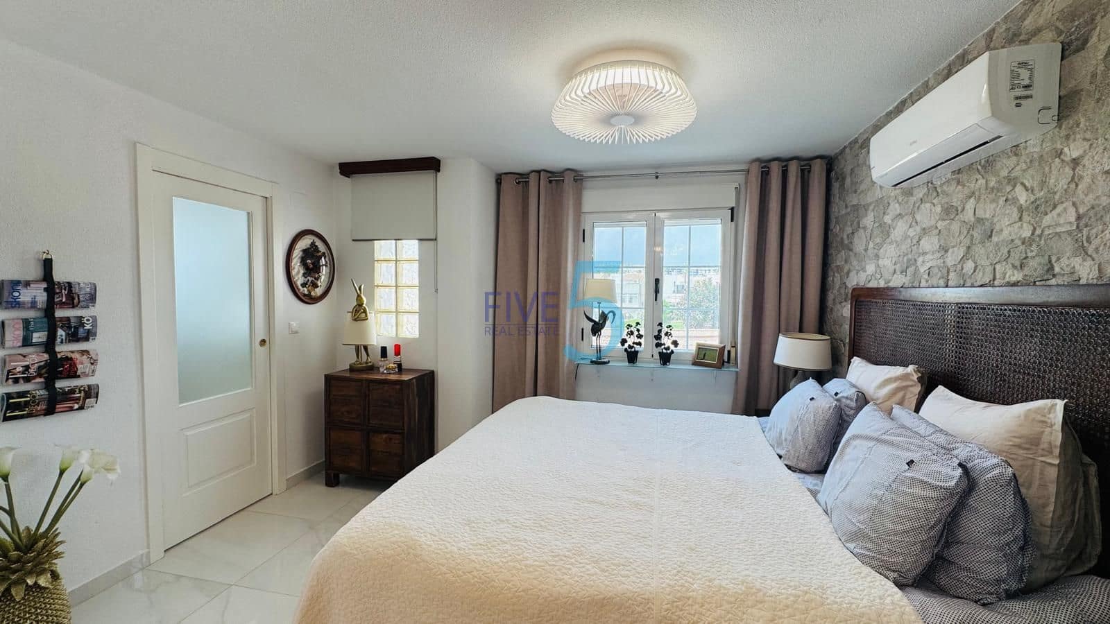 2 slaapkamer Huis te koop in Torrevieja met zwembad garage - € 599.000 (Ref: 10029787)