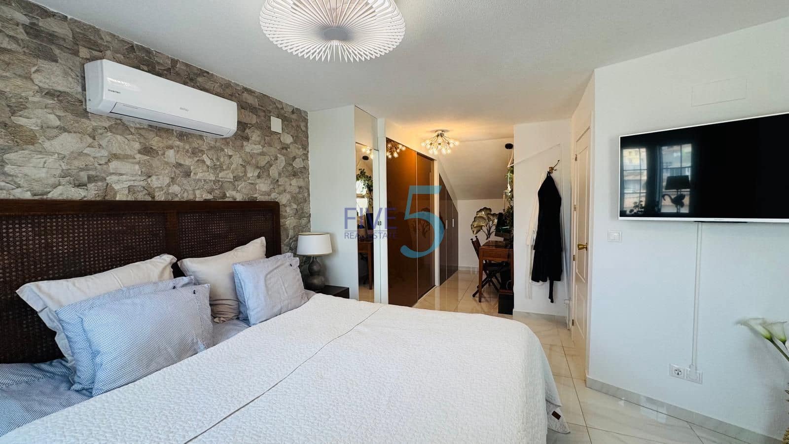 2 slaapkamer Huis te koop in Torrevieja met zwembad garage - € 599.000 (Ref: 10029787)
