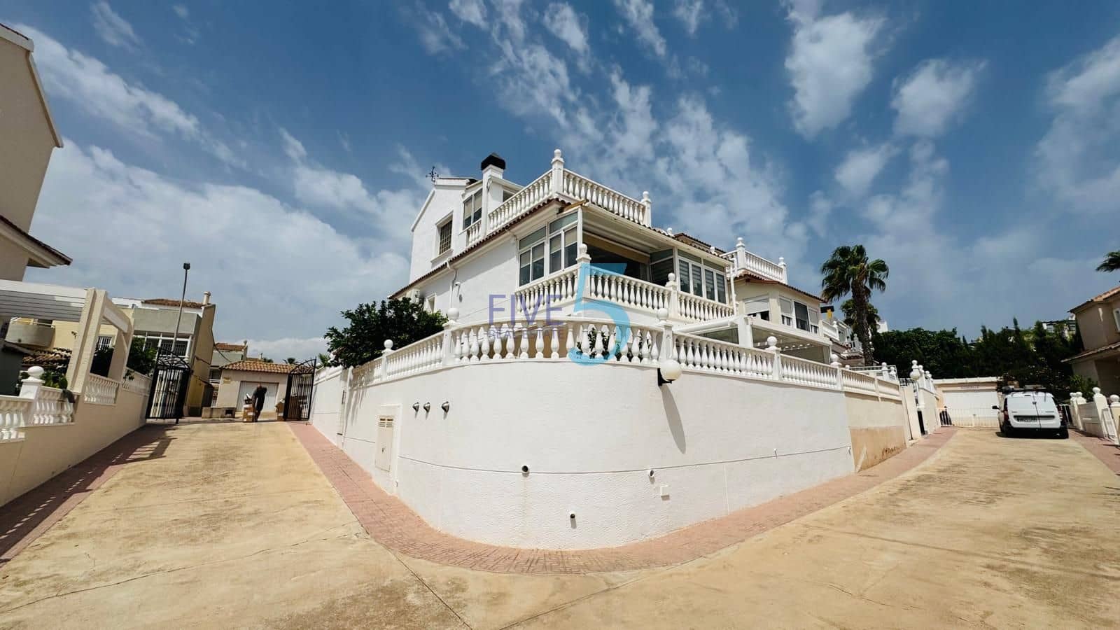 2 slaapkamer Huis te koop in Torrevieja met zwembad garage - € 599.000 (Ref: 10029787)