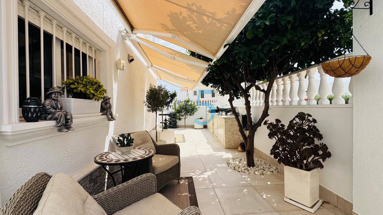 2 slaapkamer Huis te koop in Torrevieja met zwembad garage - € 599.000 (Ref: 10029787)