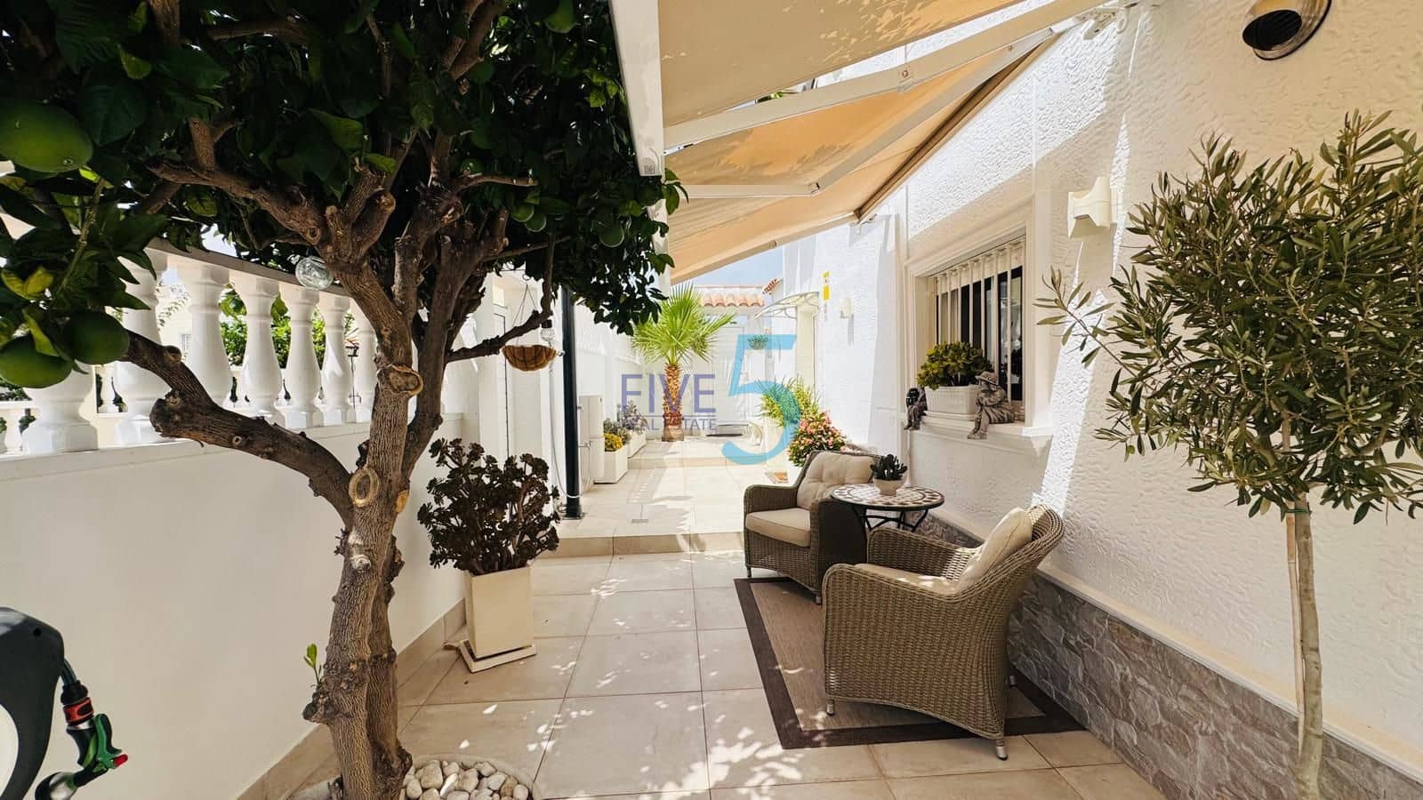 2 slaapkamer Huis te koop in Torrevieja met zwembad garage - € 599.000 (Ref: 10029787)