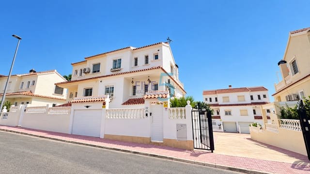 2 slaapkamer Huis te koop in Torrevieja met zwembad garage - € 599.000 (Ref: 10029787)