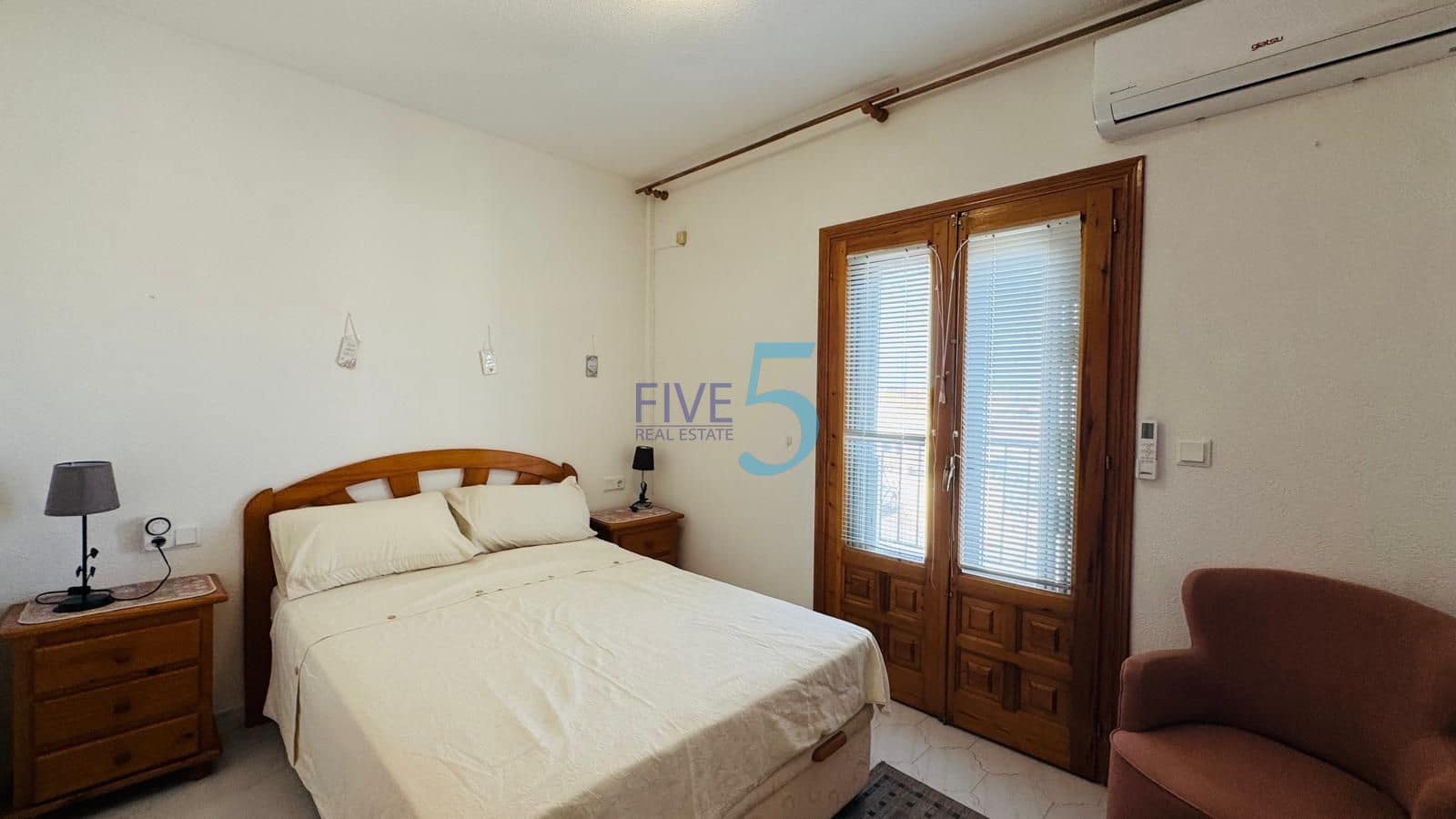 2 quarto Casa em Banda para venda em Torrevieja com piscina - 155 000 € (Ref: 10031353)