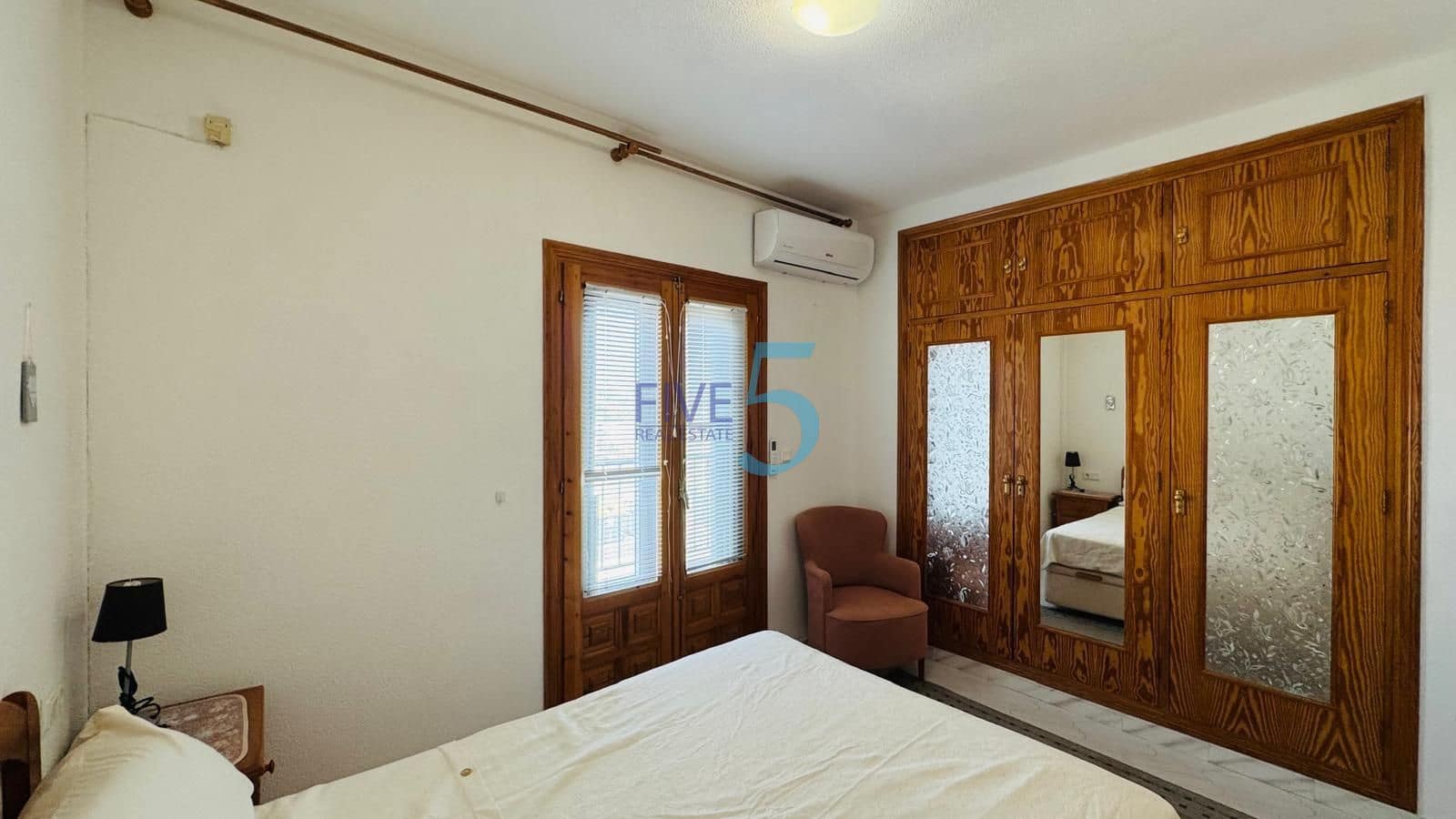 2 quarto Casa em Banda para venda em Torrevieja com piscina - 155 000 € (Ref: 10031353)