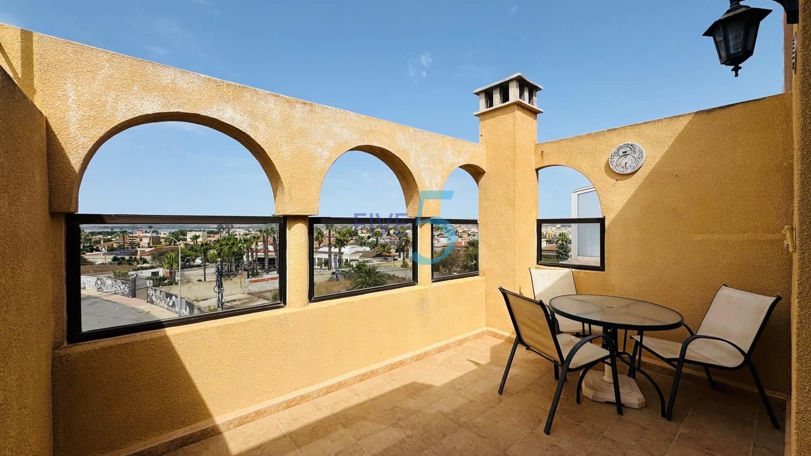 2 quarto Casa em Banda para venda em Torrevieja com piscina - 155 000 € (Ref: 10031353)