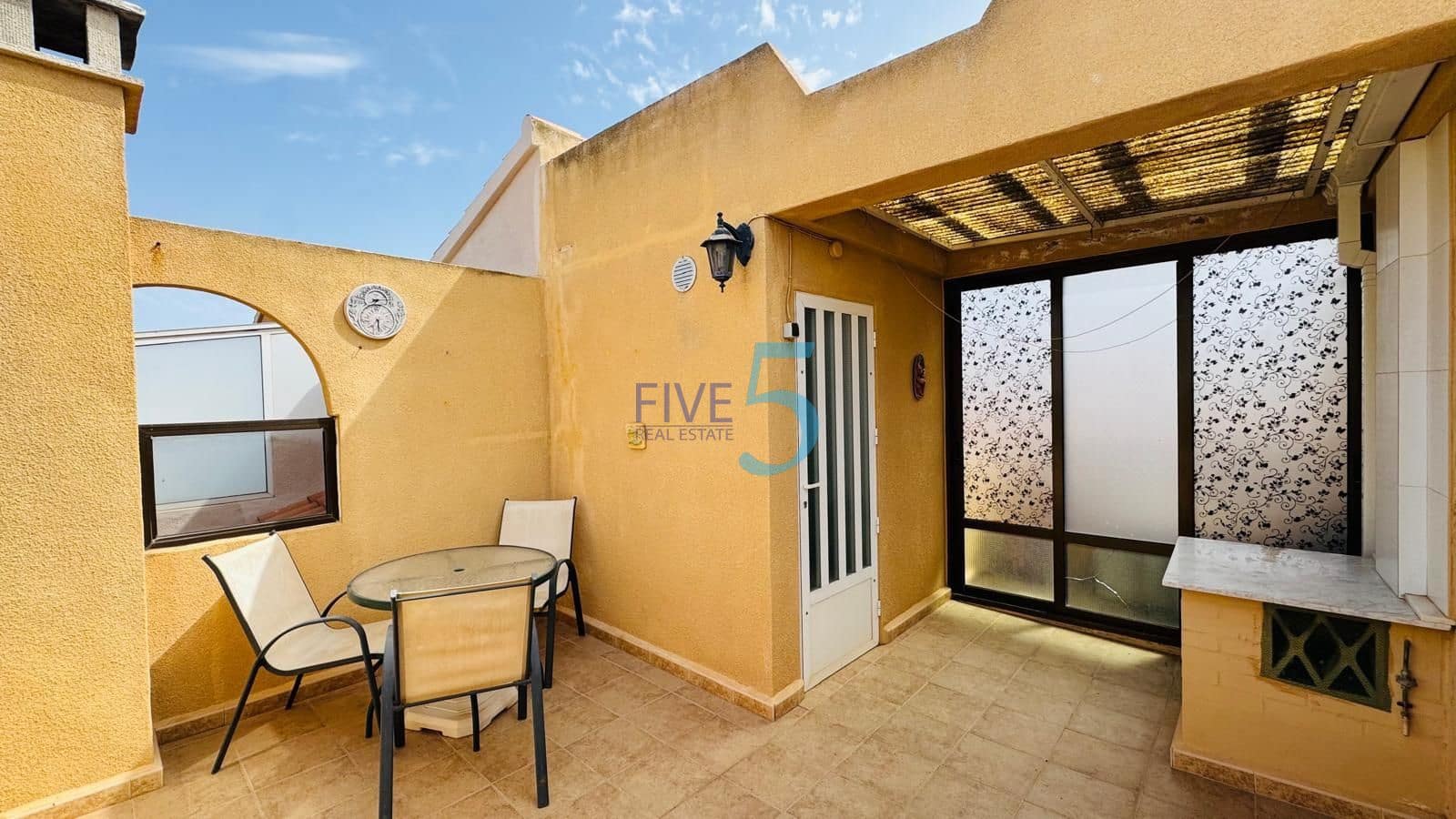 2 quarto Casa em Banda para venda em Torrevieja com piscina - 155 000 € (Ref: 10031353)