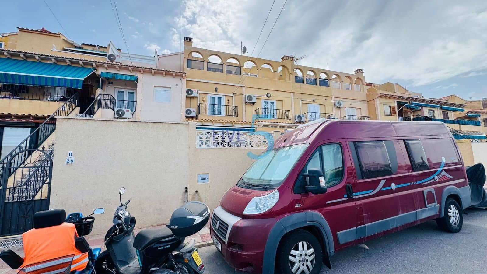 2 quarto Casa em Banda para venda em Torrevieja com piscina - 155 000 € (Ref: 10031353)