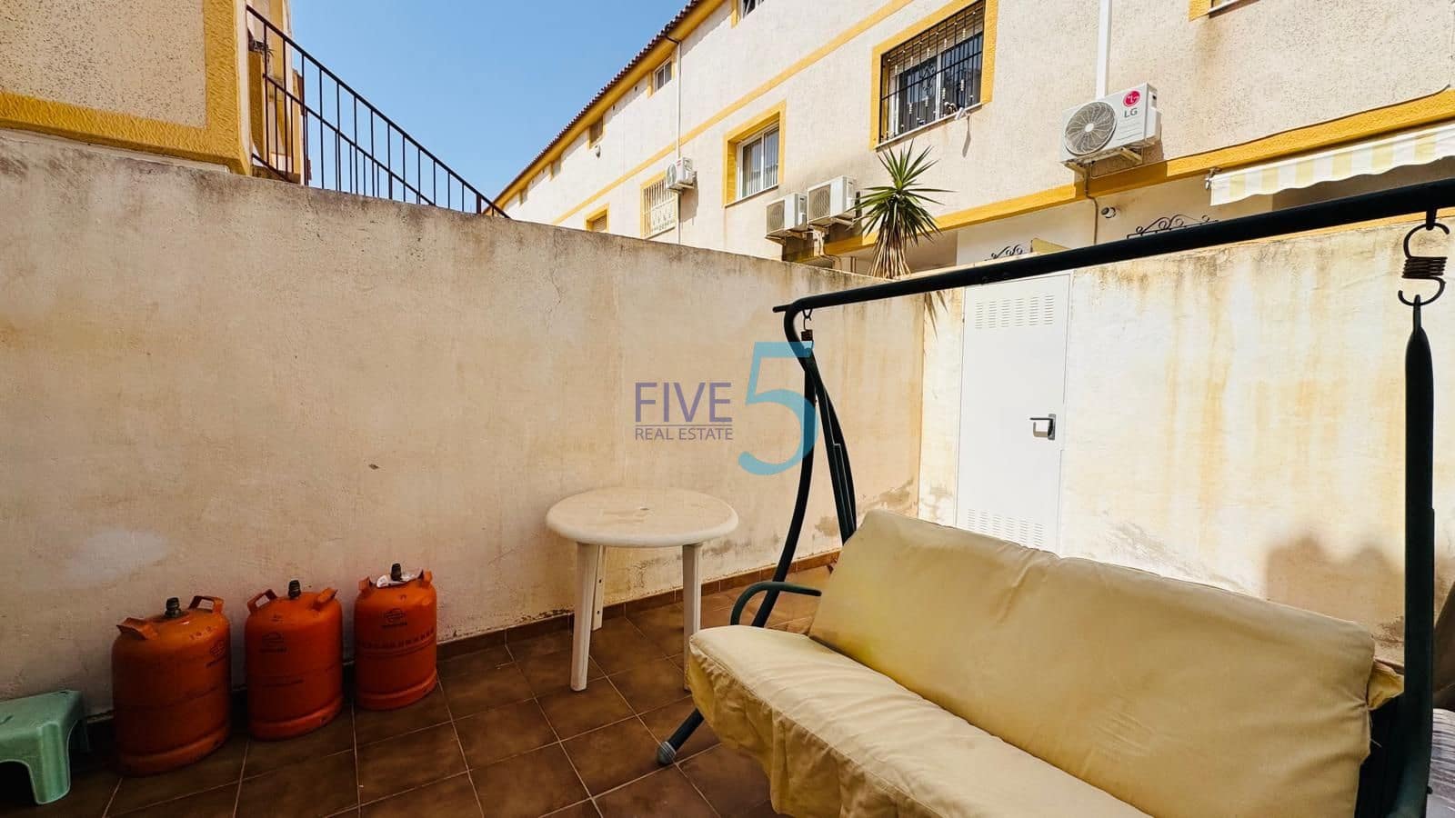 2 Zimmer Apartment zu verkaufen in Playa Flamenca mit Pool - 140.000 € (Ref: 10031354)