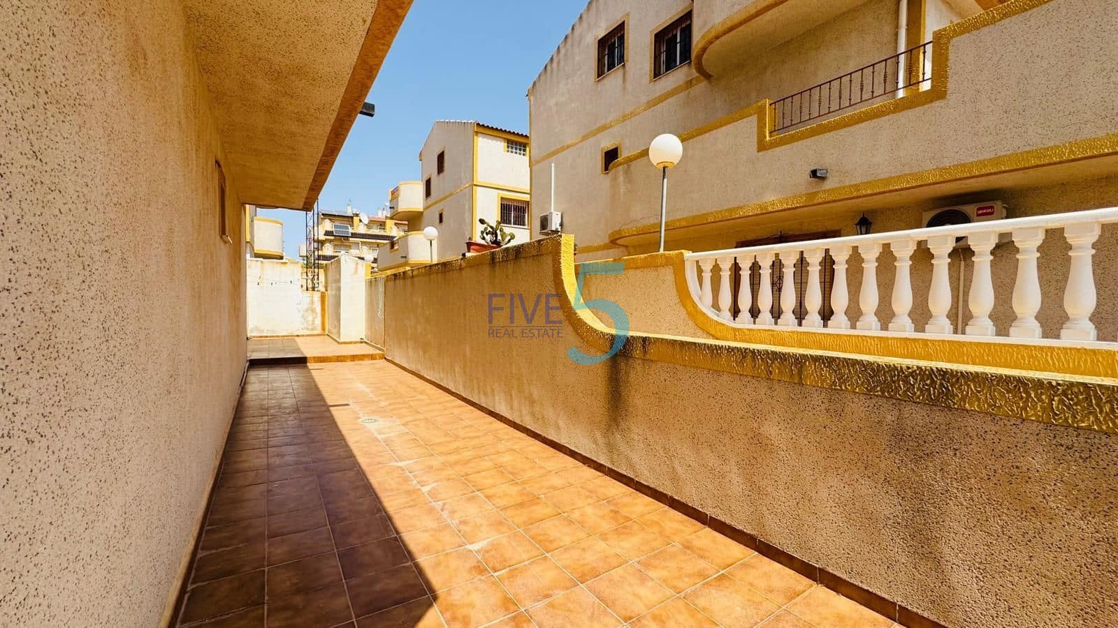 2 Zimmer Apartment zu verkaufen in Playa Flamenca mit Pool - 140.000 € (Ref: 10031354)