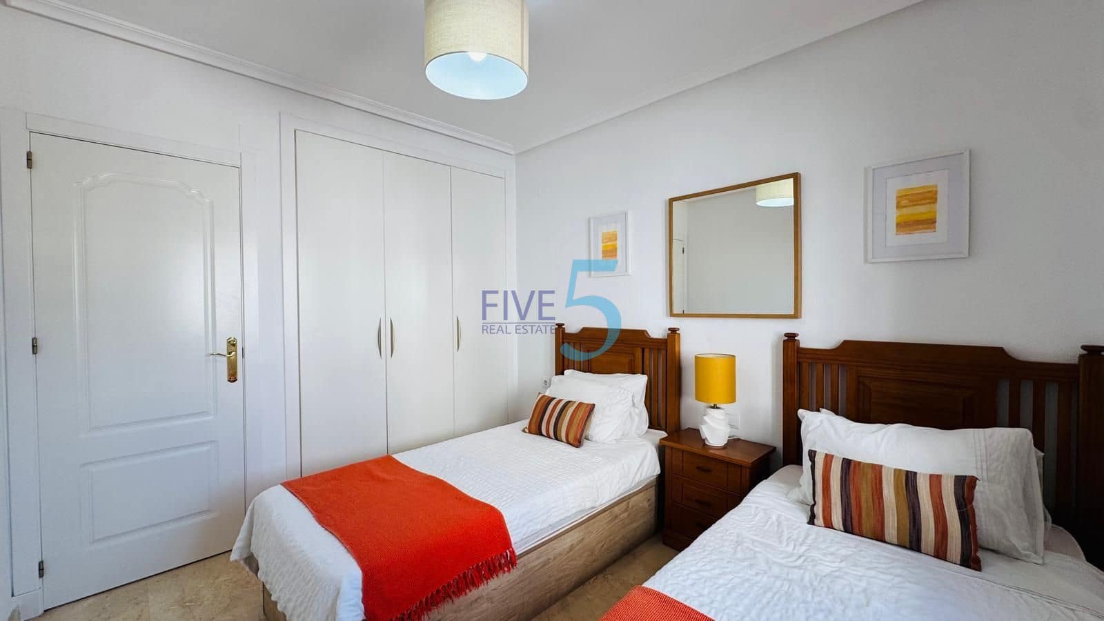 2 quarto Casa em Banda para venda em Villamartin com piscina garagem - 230 000 € (Ref: 10031355)