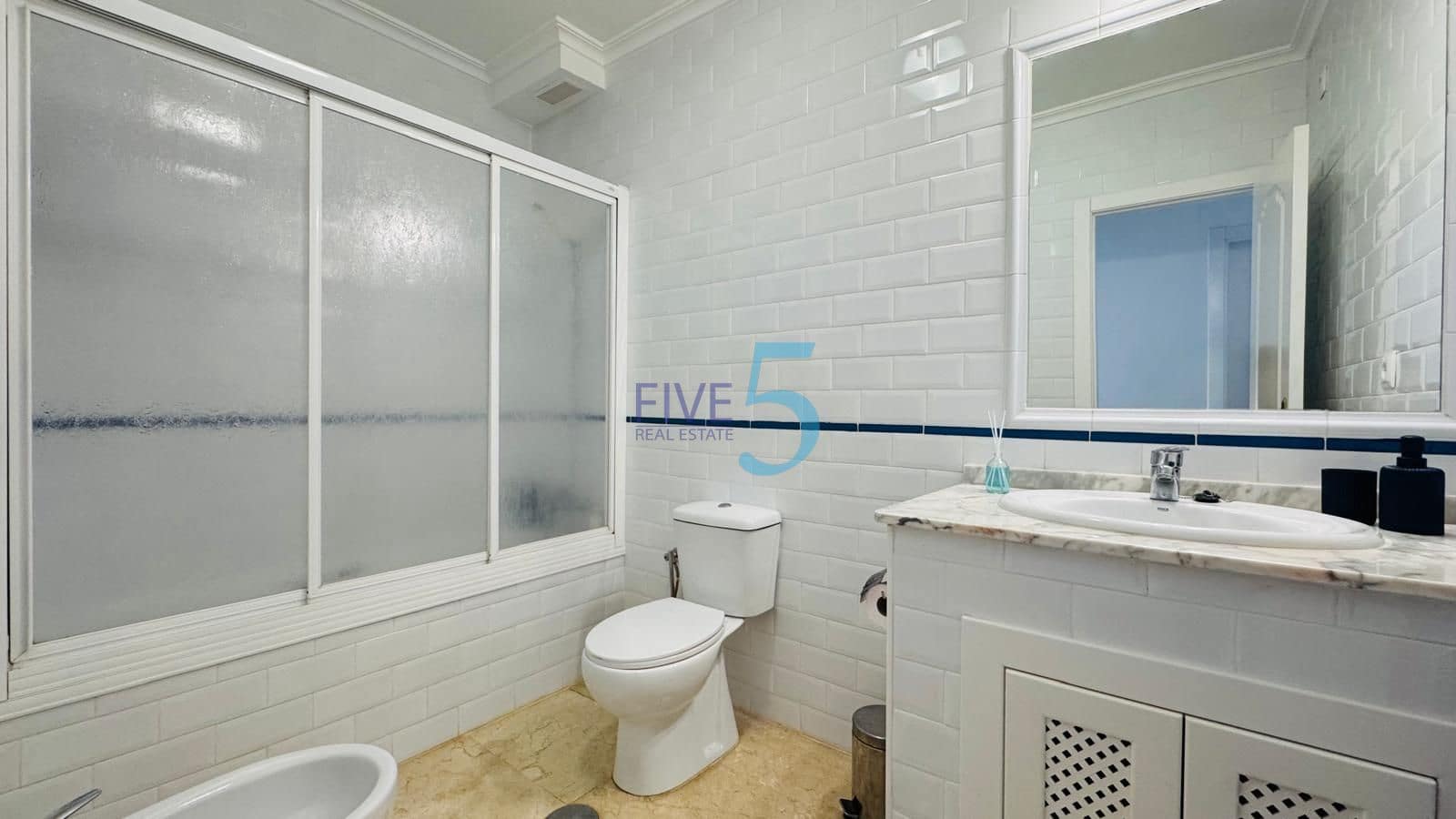 2 quarto Casa em Banda para venda em Villamartin com piscina garagem - 230 000 € (Ref: 10031355)