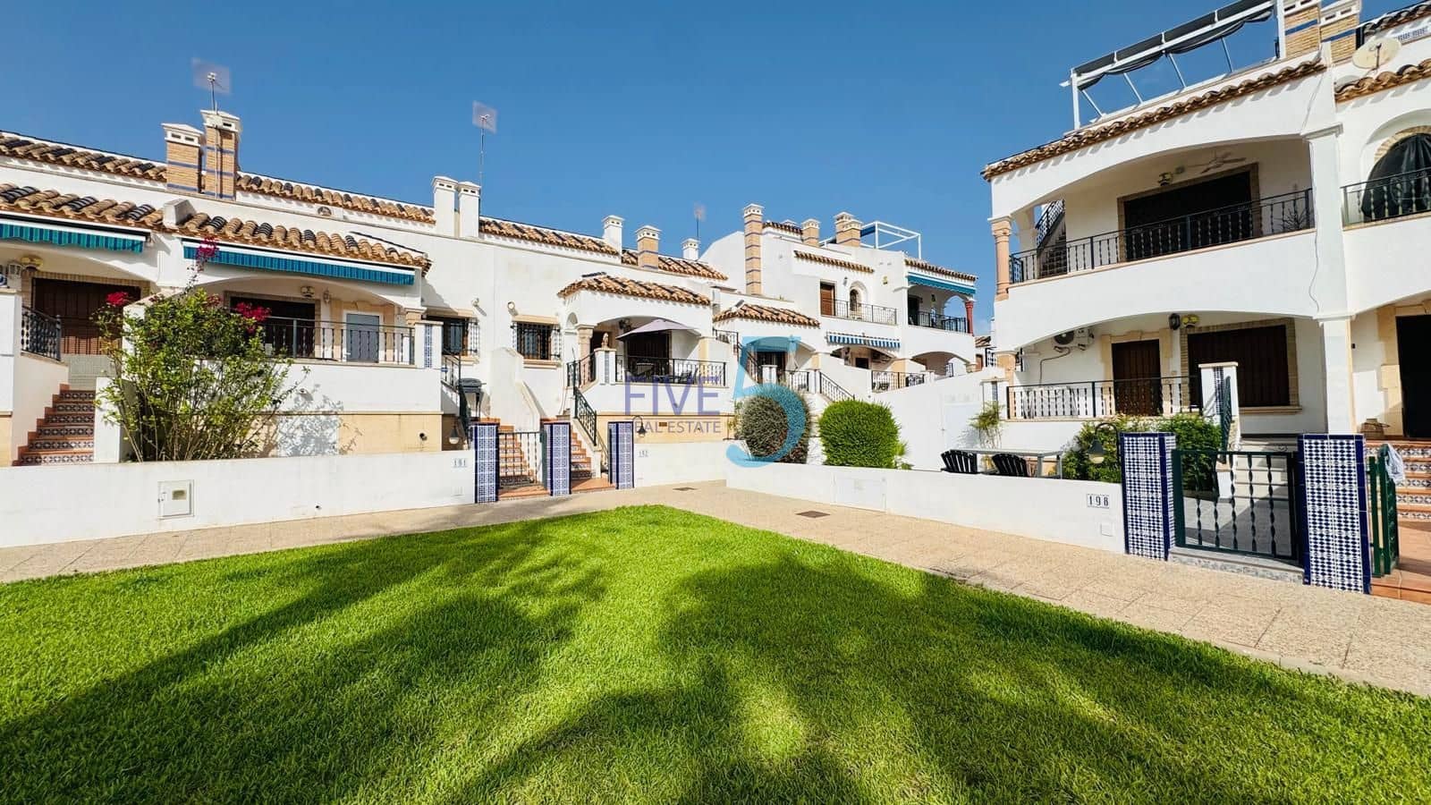 2 quarto Casa em Banda para venda em Villamartin com piscina garagem - 230 000 € (Ref: 10031355)