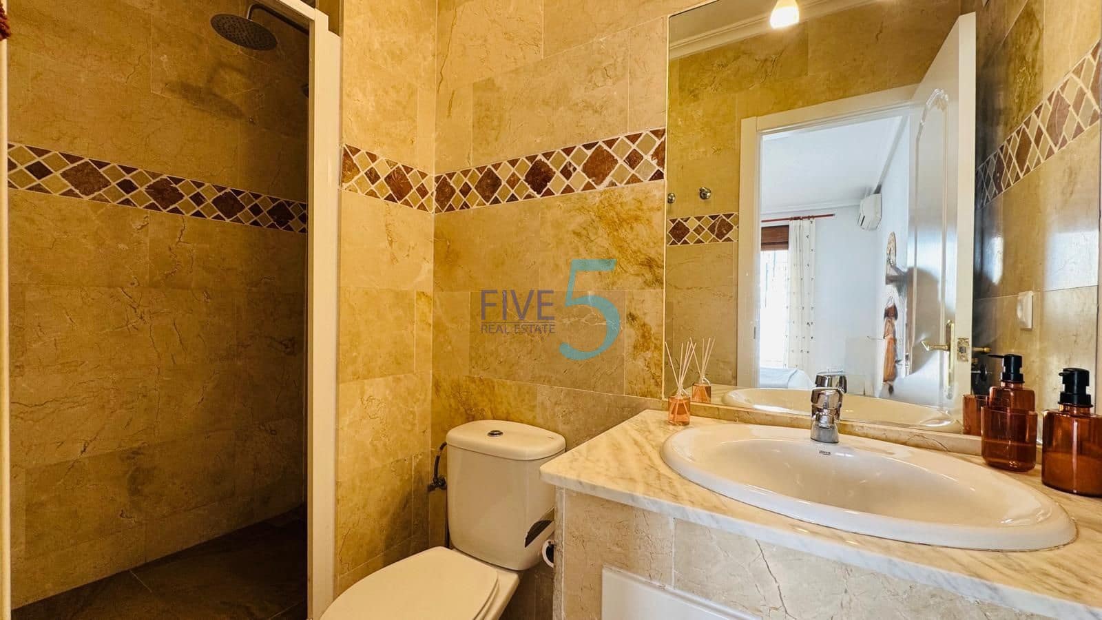 2 quarto Casa em Banda para venda em Villamartin com piscina garagem - 230 000 € (Ref: 10031355)