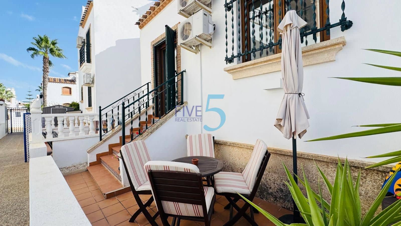 2 quarto Casa em Banda para venda em Villamartin com piscina garagem - 230 000 € (Ref: 10031355)