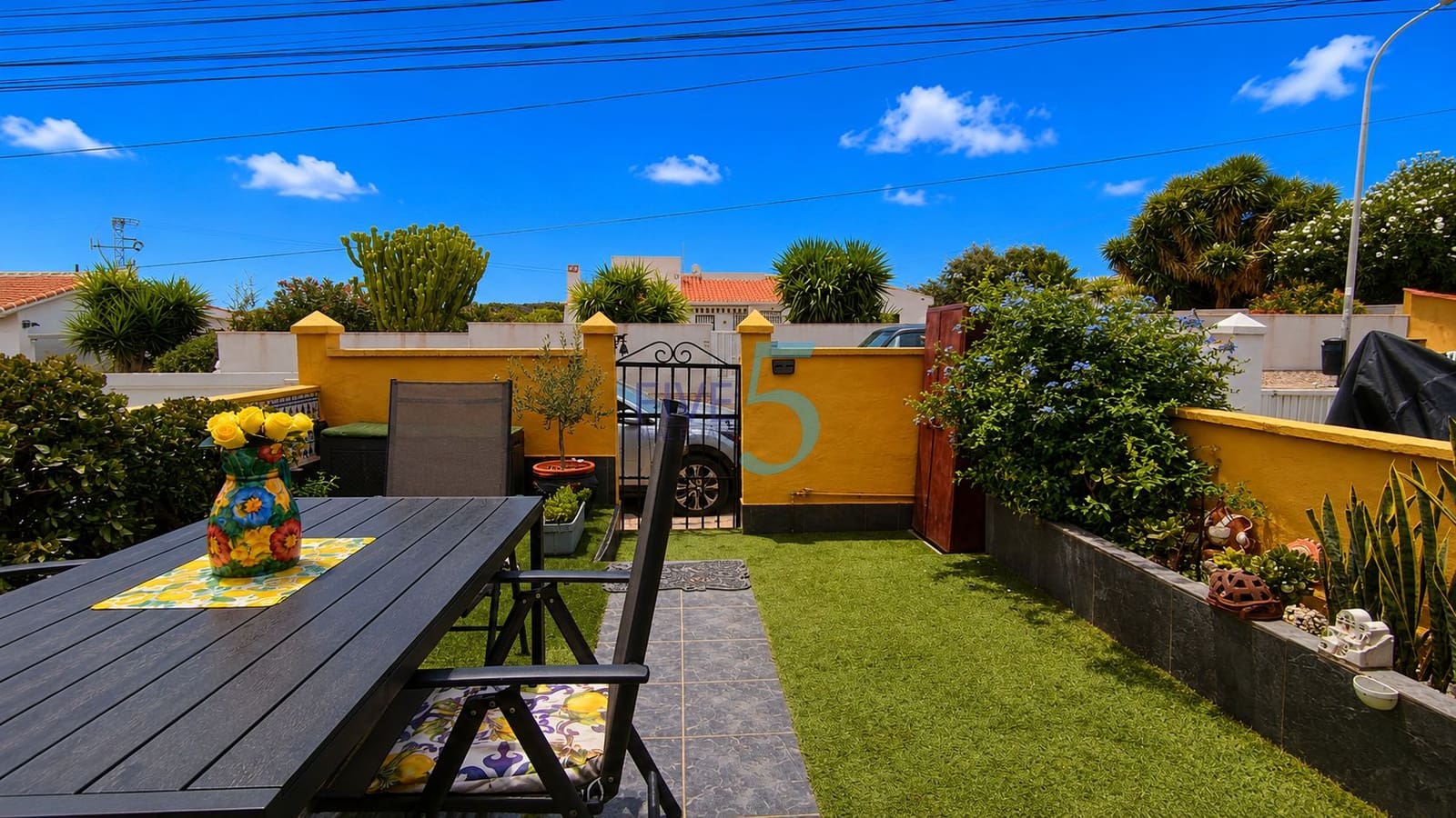 3 bedroom Townhouse for sale in Torrevieja - € 175,000 (Ref: 10034559)