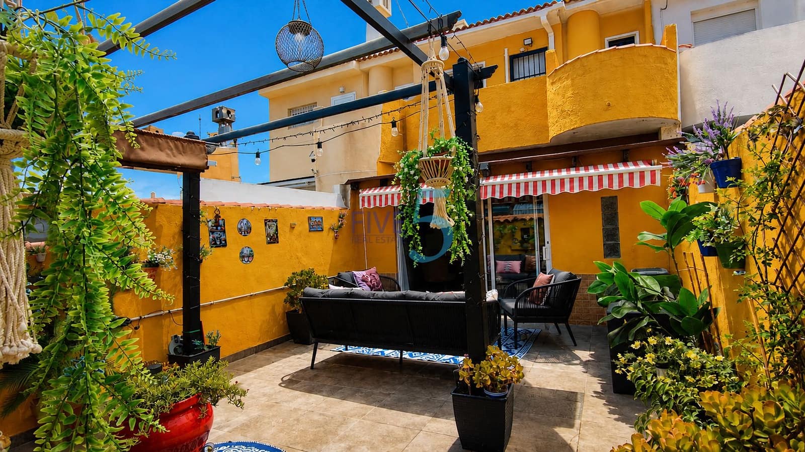 3 bedroom Townhouse for sale in Torrevieja - € 175,000 (Ref: 10034559)