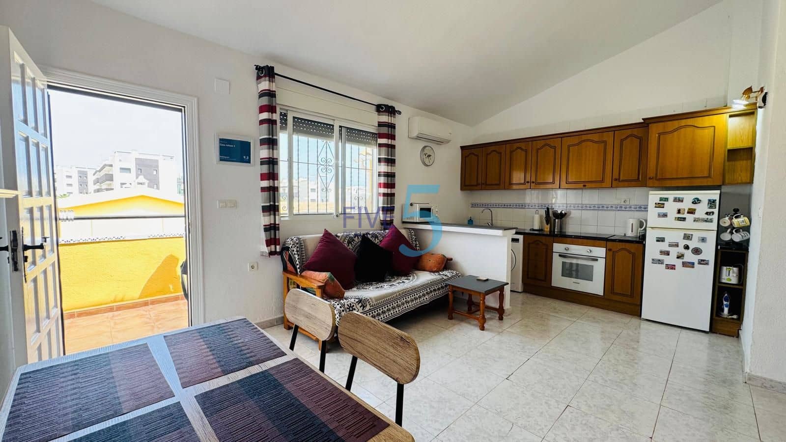 2 soveværelse Lejlighed til salg i Villamartin med swimmingpool - € 135.000 (Ref: 10034776)