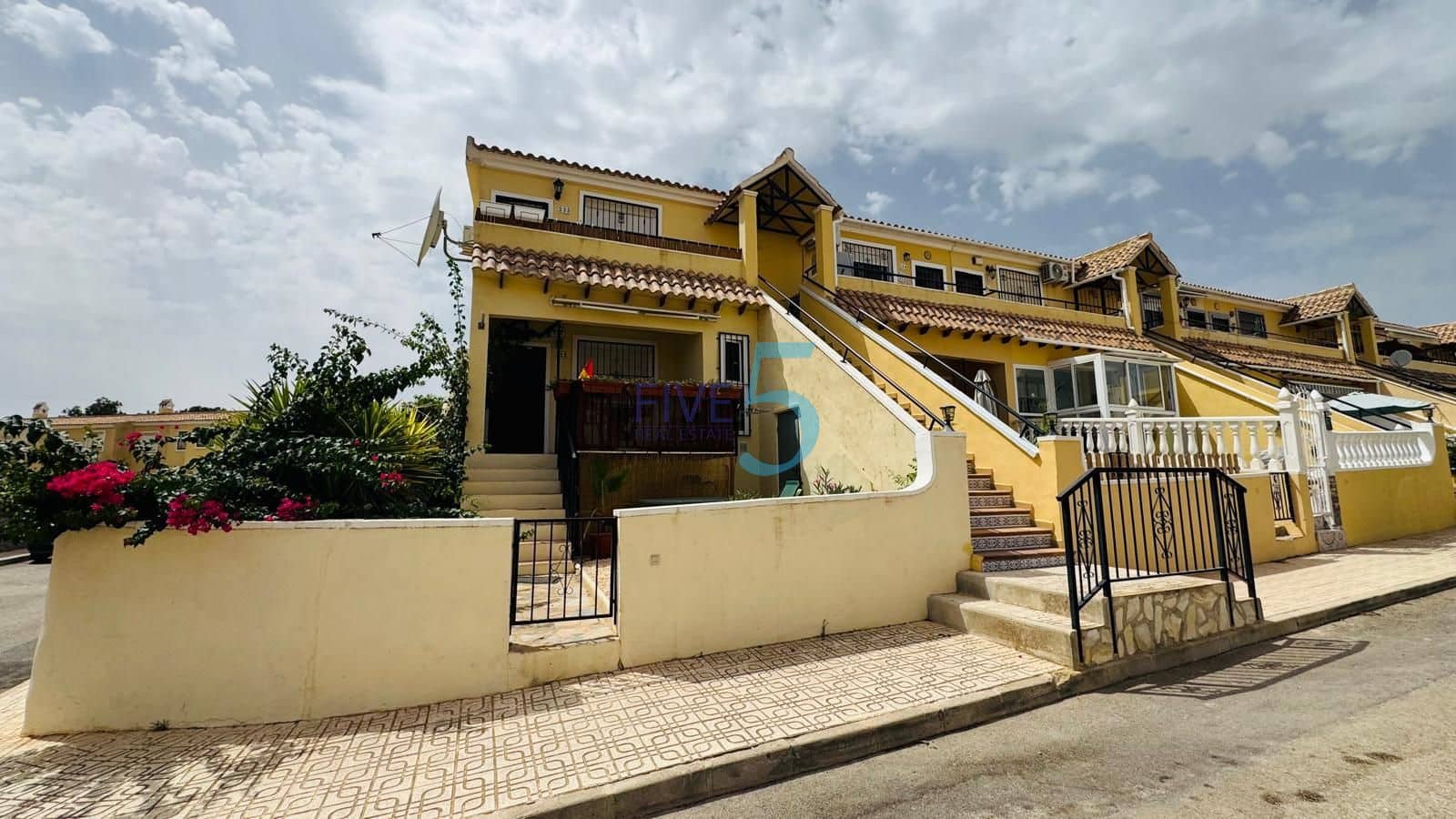 2 soveværelse Lejlighed til salg i Villamartin med swimmingpool - € 135.000 (Ref: 10034776)