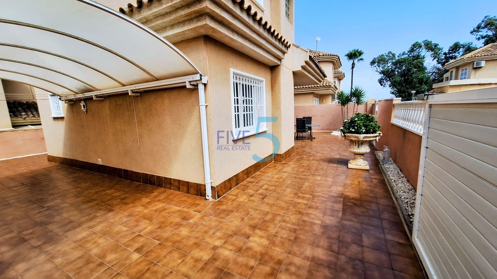 3 bedroom Villa for sale in Punta Prima with pool garage - € 305,000 (Ref: 10036015)
