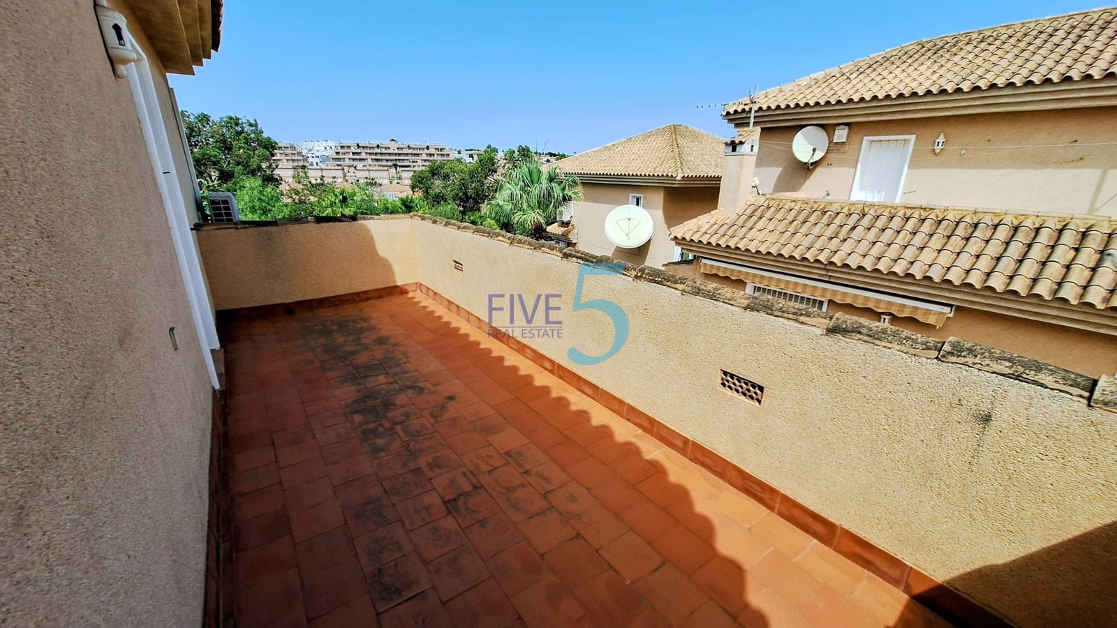 3 bedroom Villa for sale in Punta Prima with pool garage - € 305,000 (Ref: 10036015)