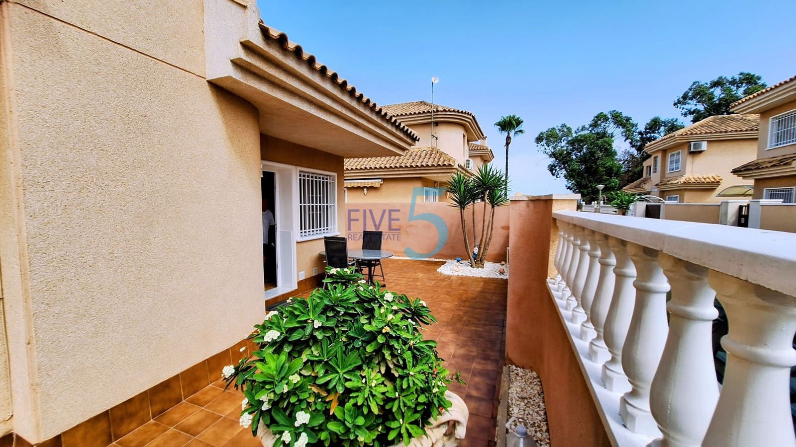 3 bedroom Villa for sale in Punta Prima with pool garage - € 305,000 (Ref: 10036015)