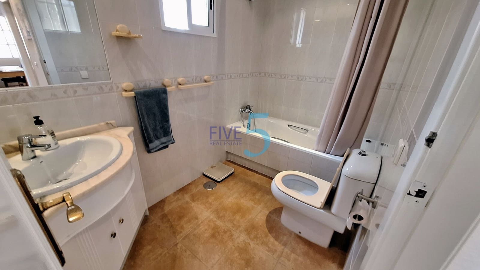3 bedroom Villa for sale in Punta Prima with pool garage - € 305,000 (Ref: 10036015)