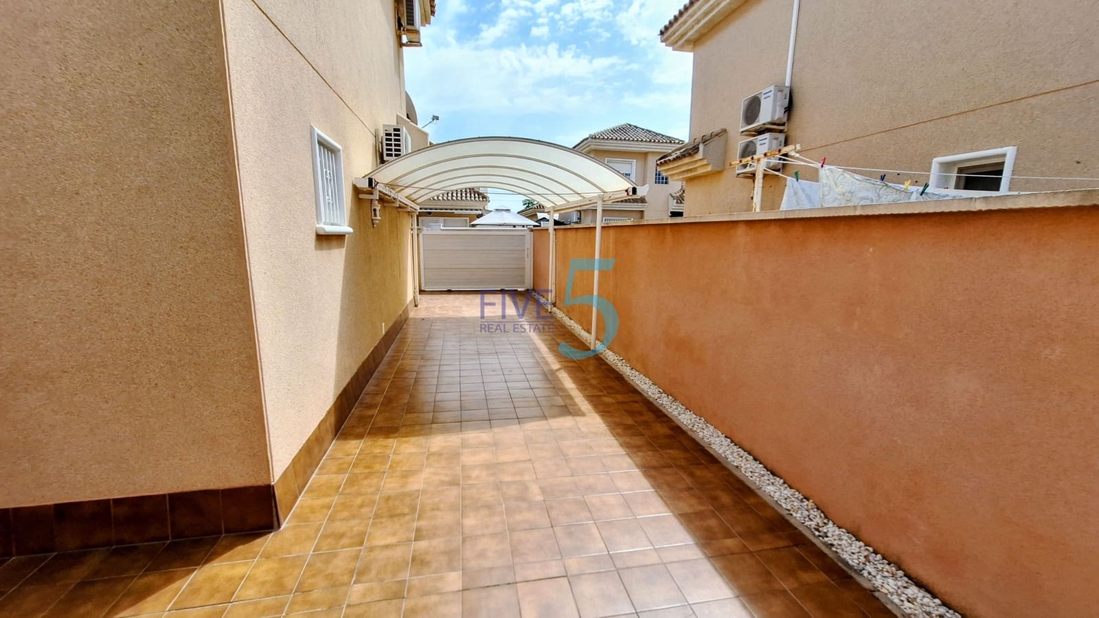 3 bedroom Villa for sale in Punta Prima with pool garage - € 305,000 (Ref: 10036015)