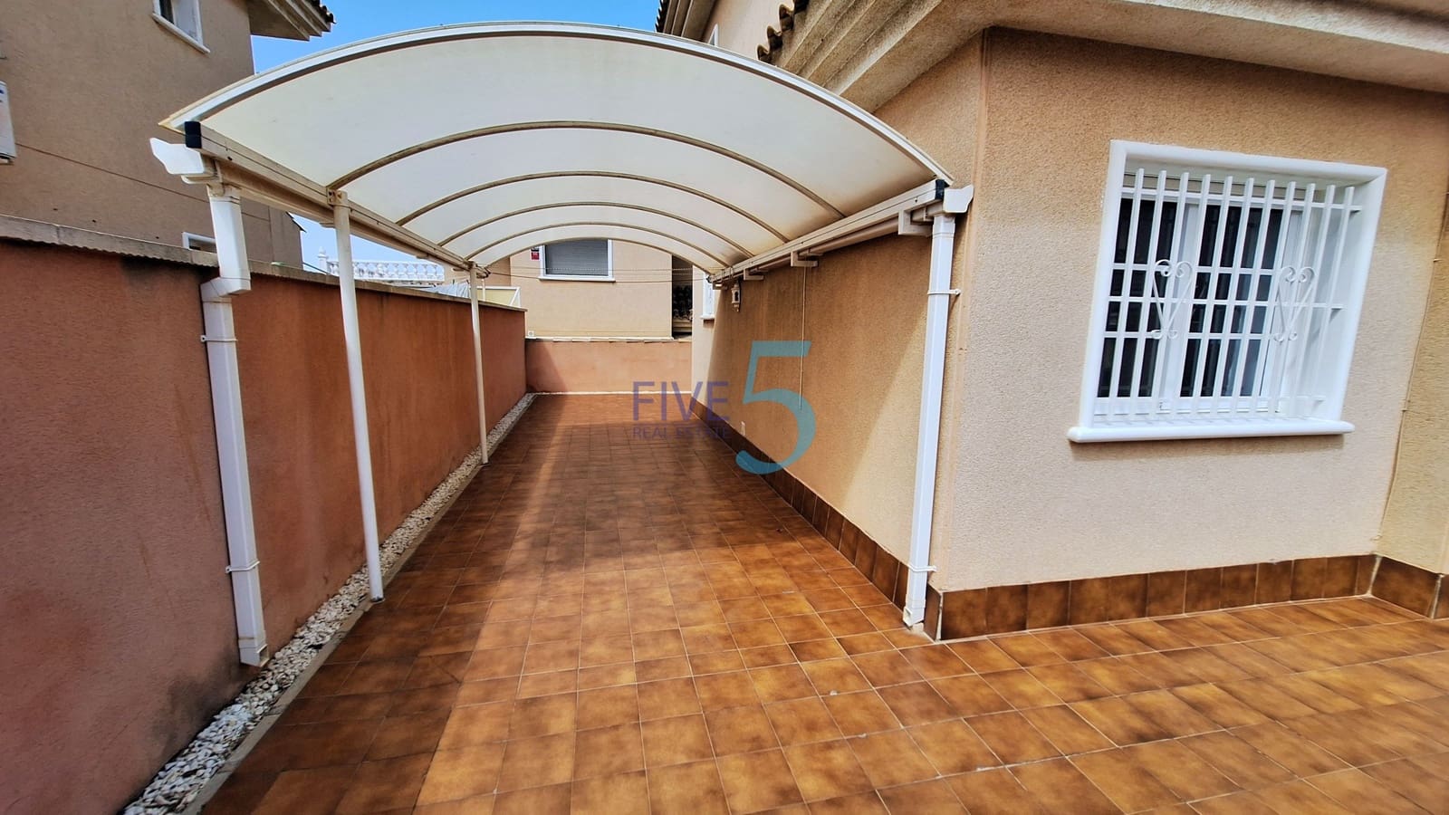 3 bedroom Villa for sale in Punta Prima with pool garage - € 305,000 (Ref: 10036015)