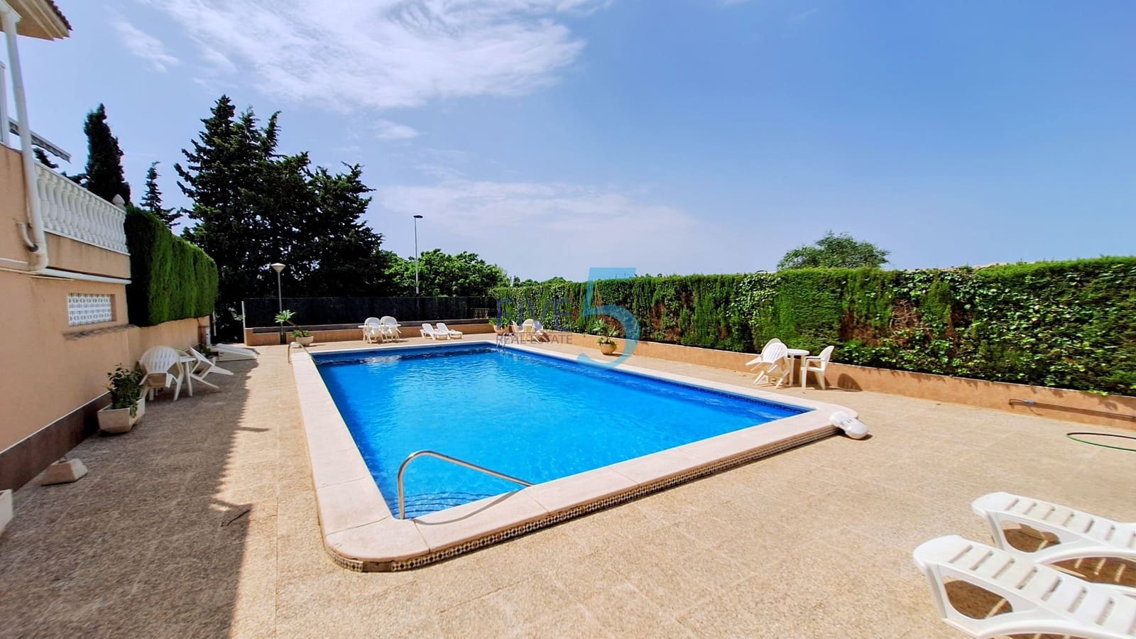 3 bedroom Villa for sale in Punta Prima with pool garage - € 305,000 (Ref: 10036015)