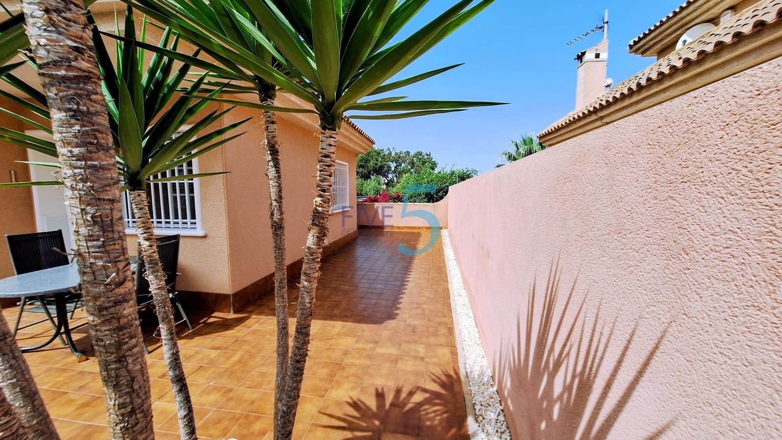 3 bedroom Villa for sale in Punta Prima with pool garage - € 305,000 (Ref: 10036015)