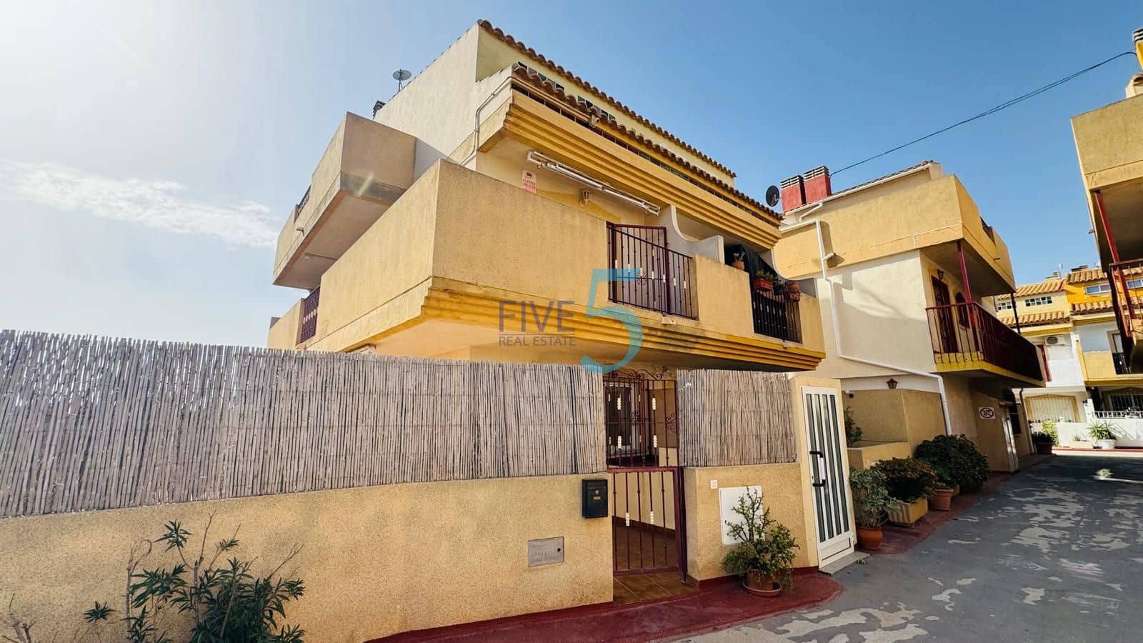 3 Zimmer Haus zu verkaufen in Playa Flamenca mit Pool Garage - 245.000 € (Ref: 10036226)