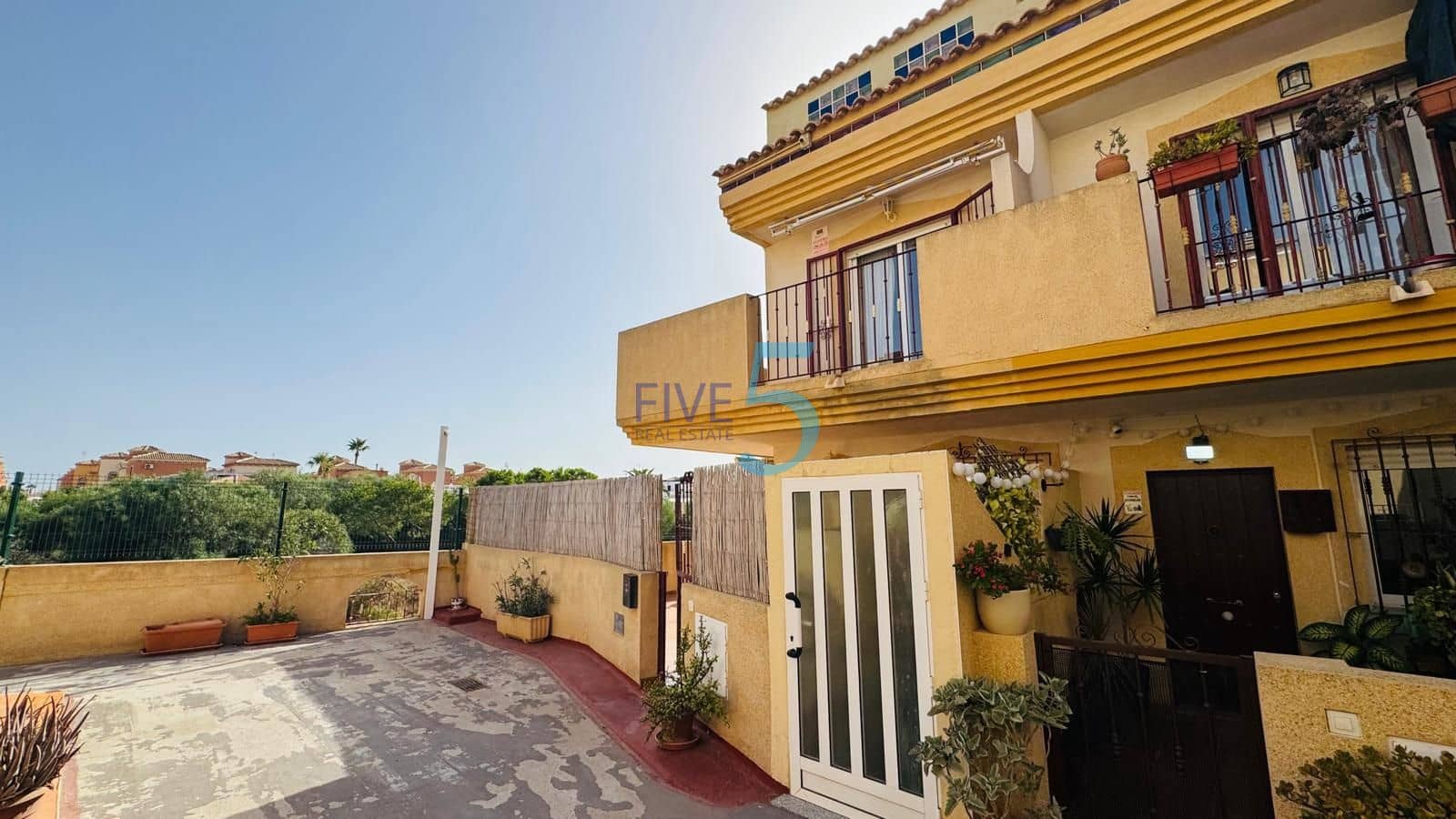 3 Zimmer Haus zu verkaufen in Playa Flamenca mit Pool Garage - 245.000 € (Ref: 10036226)