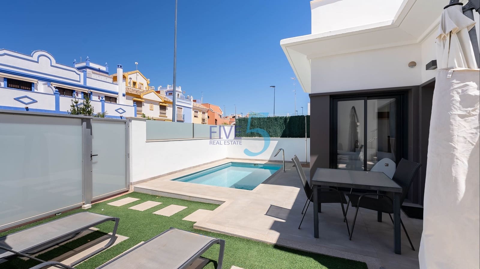 2 sypialnia Willa na sprzedaż w Roda z basenem garażem - 299 000 € (Ref: 10039424)