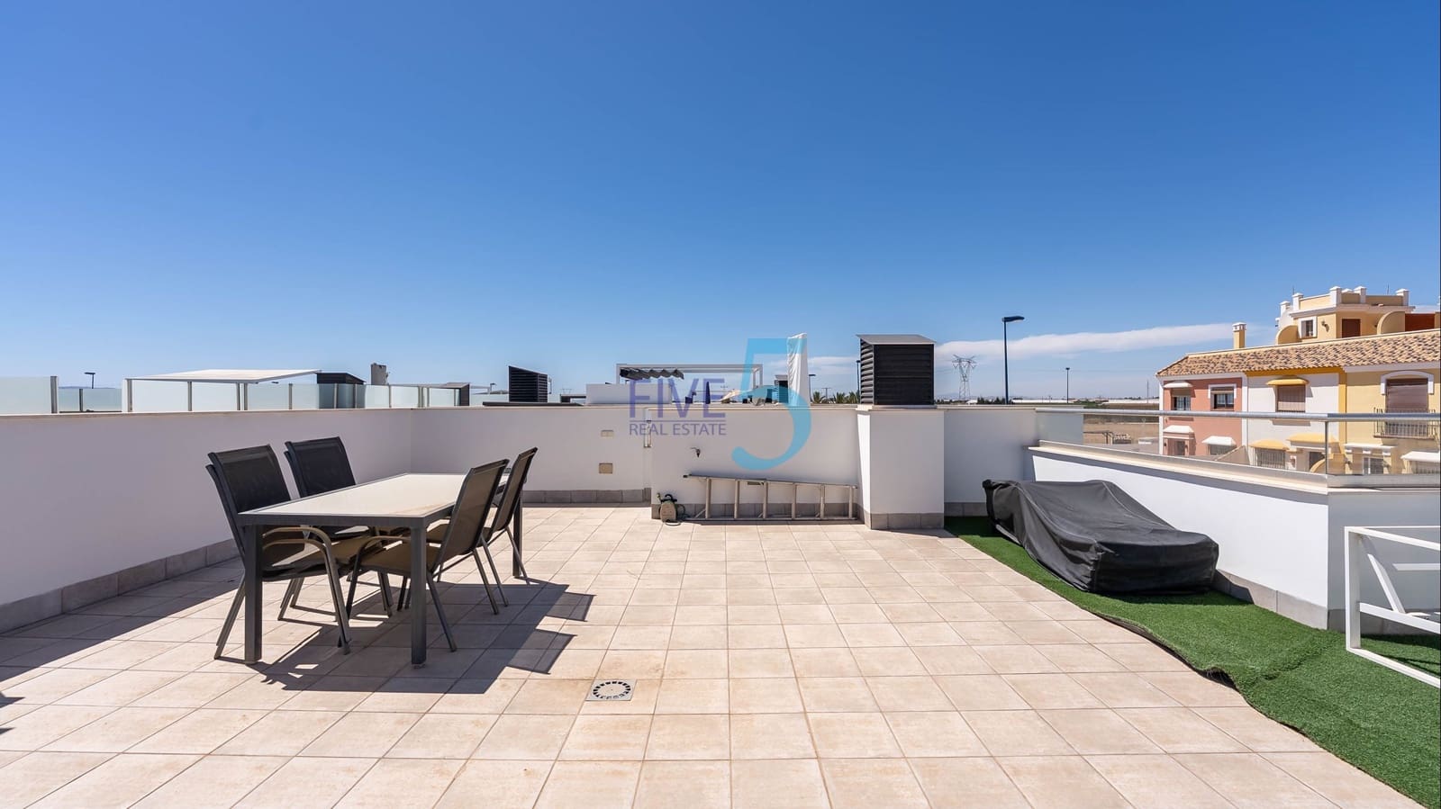 2 sypialnia Willa na sprzedaż w Roda z basenem garażem - 299 000 € (Ref: 10039424)