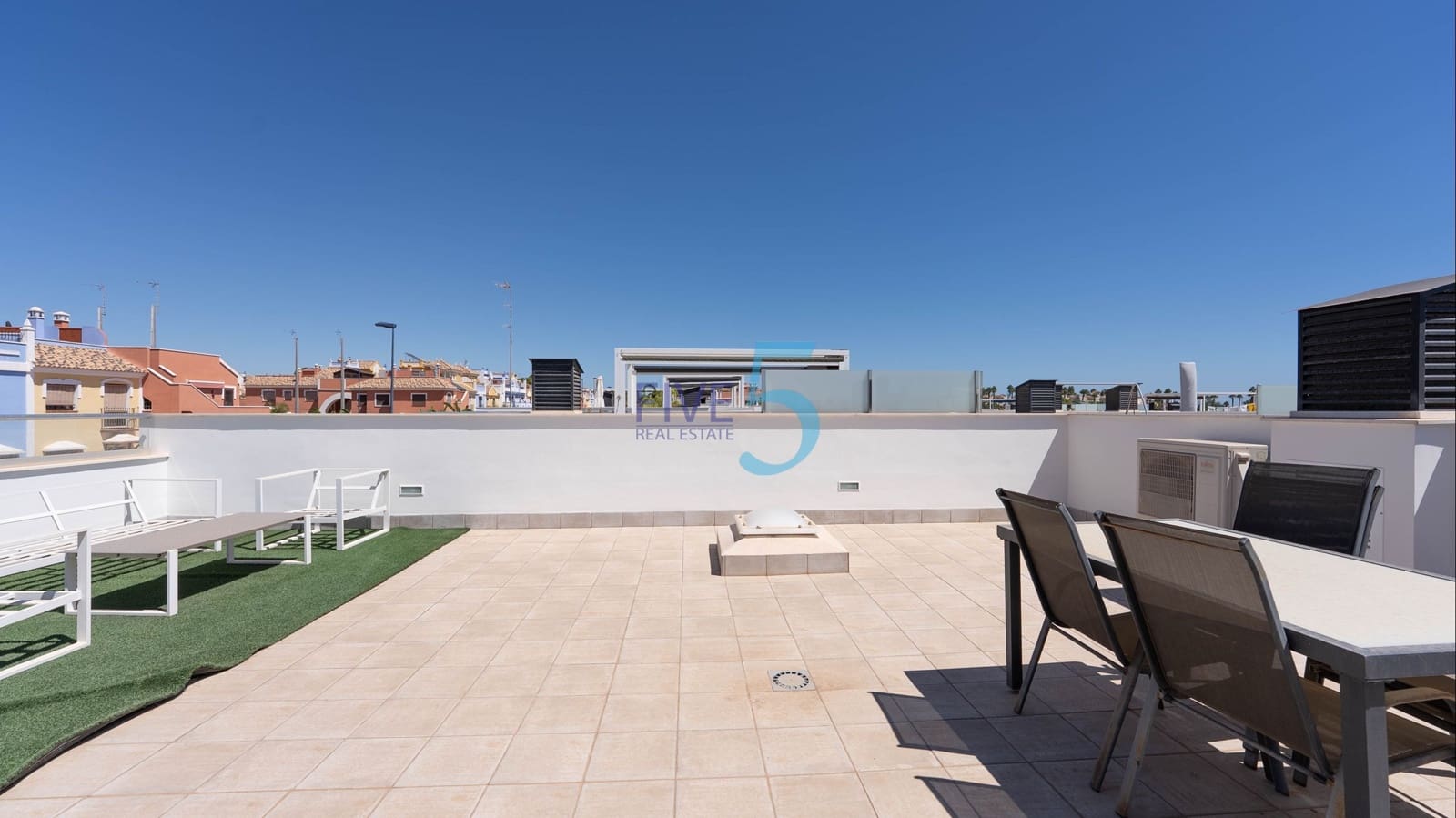 2 sypialnia Willa na sprzedaż w Roda z basenem garażem - 299 000 € (Ref: 10039424)