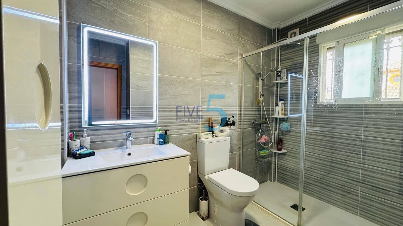 2 bedroom Townhouse for sale in Villamartin with pool garage - € 225,000 (Ref: 10046087)