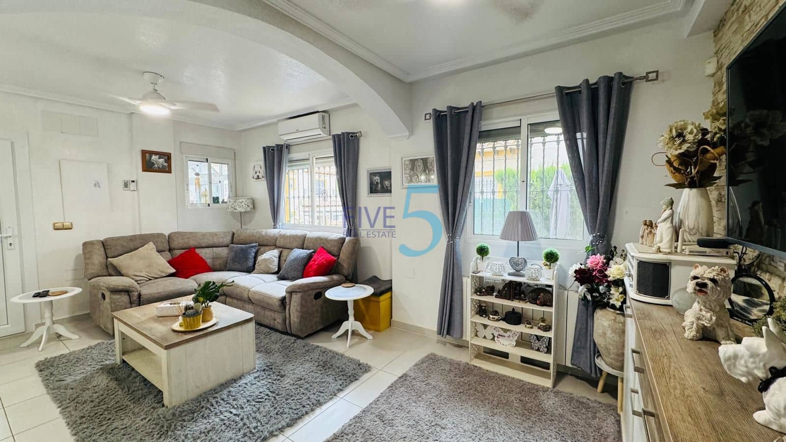 2 bedroom Townhouse for sale in Villamartin with pool garage - € 225,000 (Ref: 10046087)