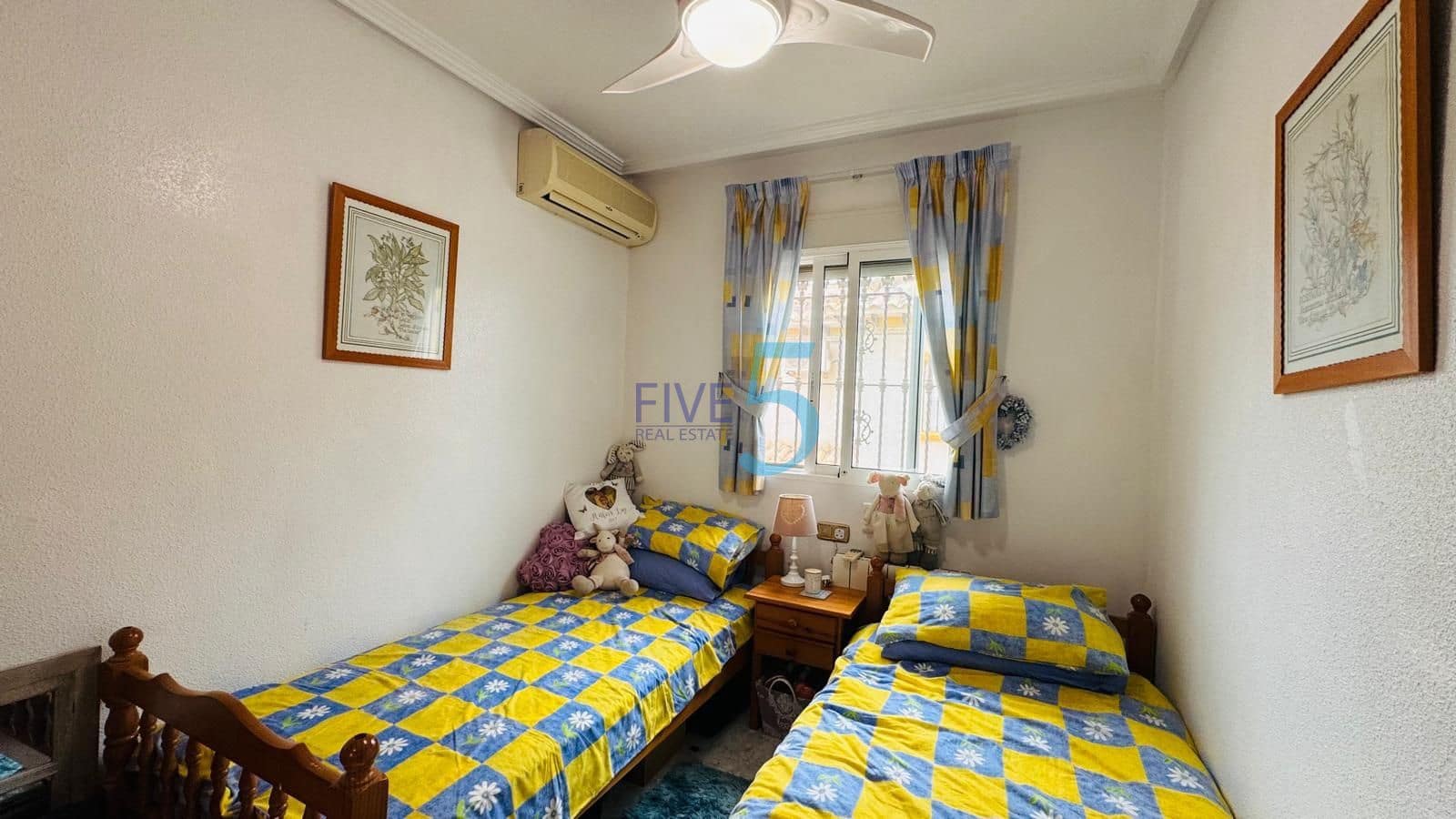 2 bedroom Townhouse for sale in Villamartin with pool garage - € 225,000 (Ref: 10046087)