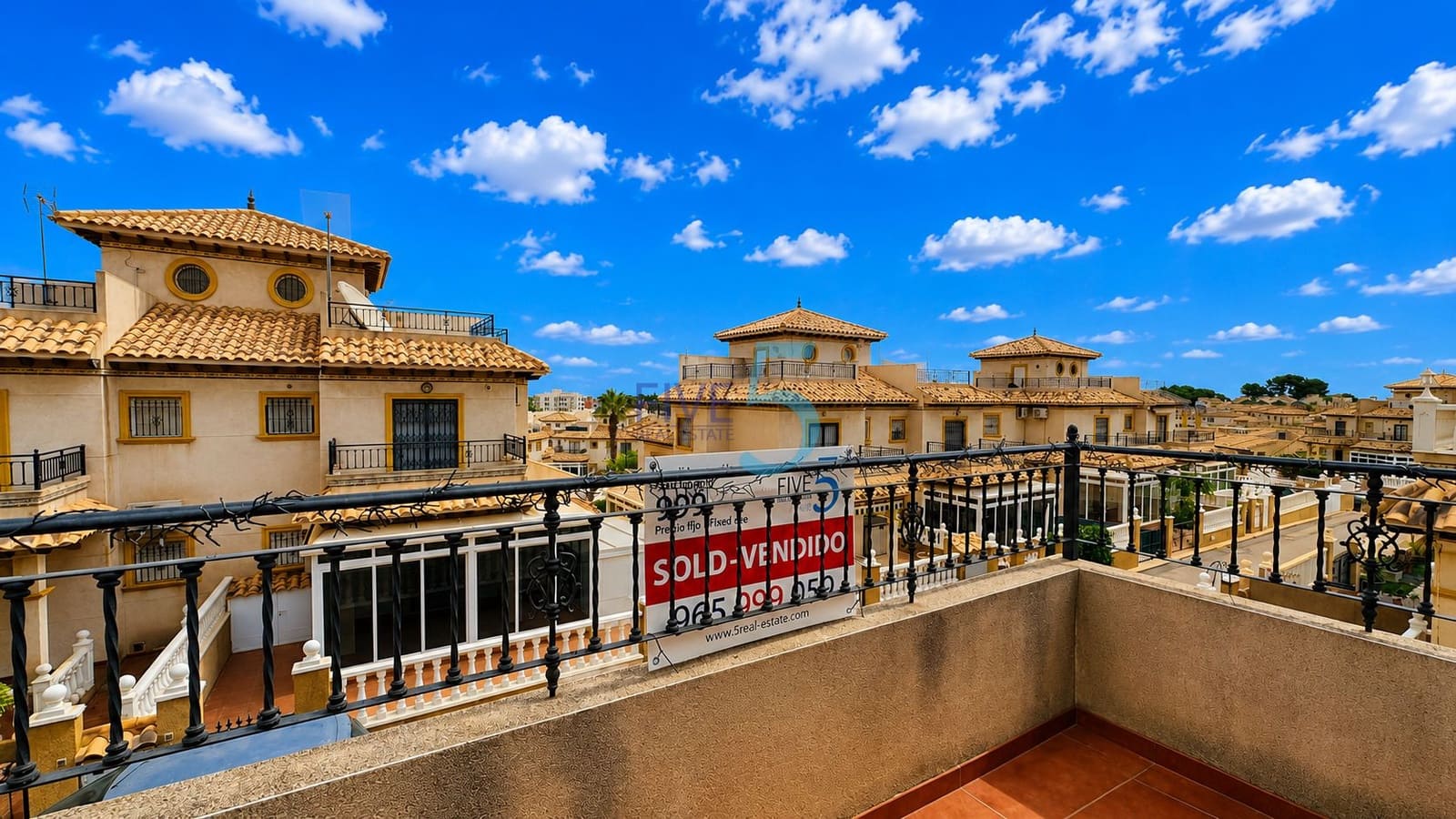 2 bedroom Townhouse for sale in Villamartin with pool garage - € 225,000 (Ref: 10046087)