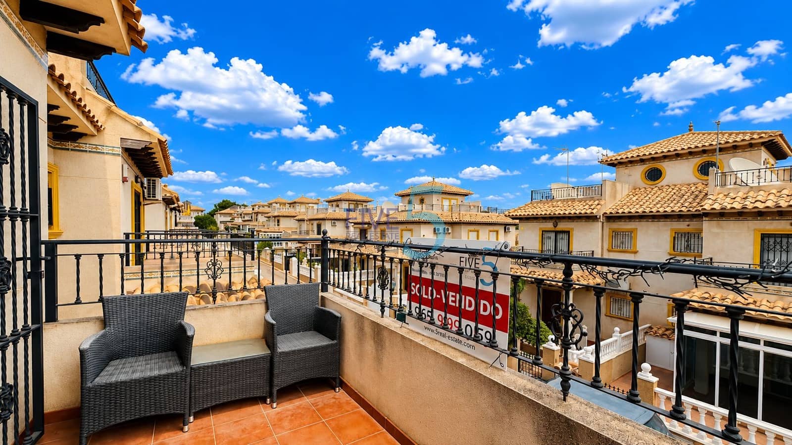 2 bedroom Townhouse for sale in Villamartin with pool garage - € 225,000 (Ref: 10046087)