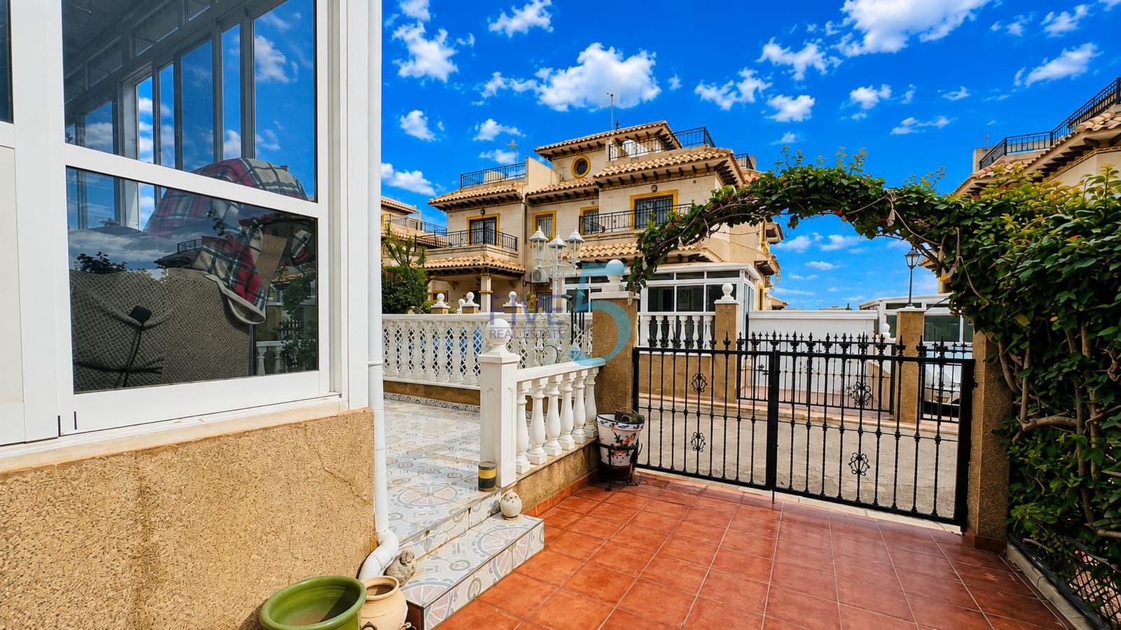 2 bedroom Townhouse for sale in Villamartin with pool garage - € 225,000 (Ref: 10046087)