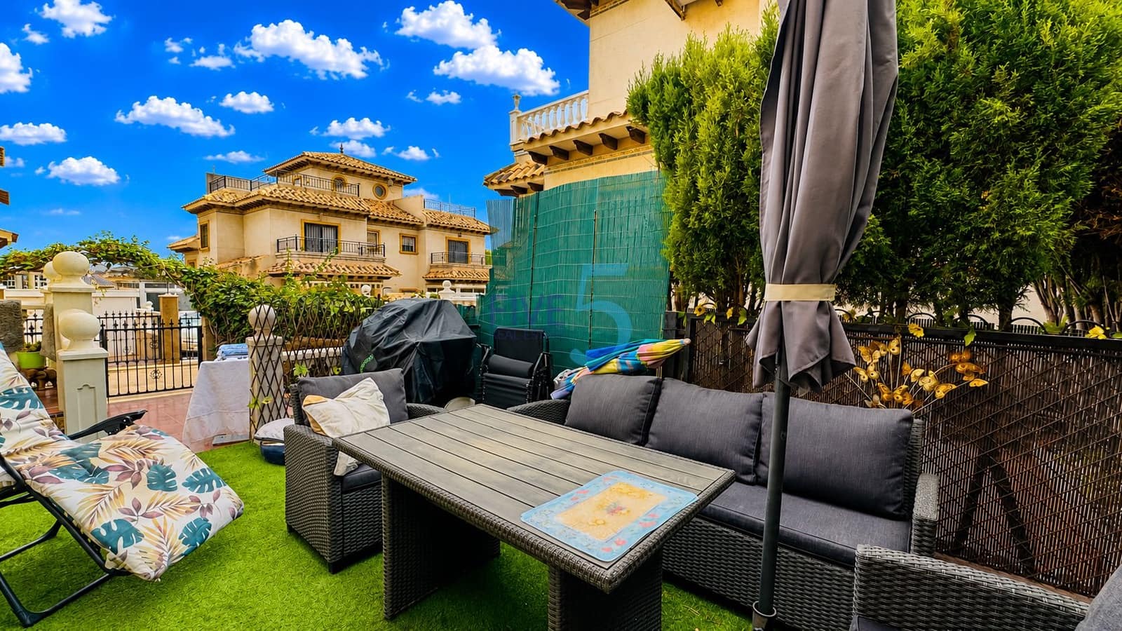 2 bedroom Townhouse for sale in Villamartin with pool garage - € 225,000 (Ref: 10046087)