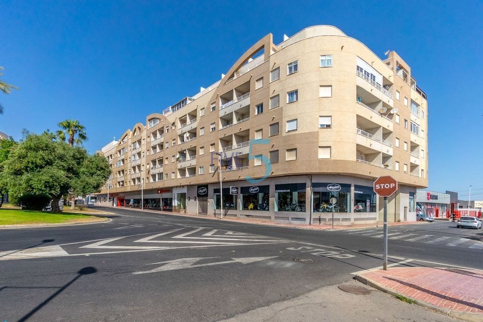 2 quarto Apartamento para venda em Torrevieja com piscina garagem - 137 000 € (Ref: 10046089)