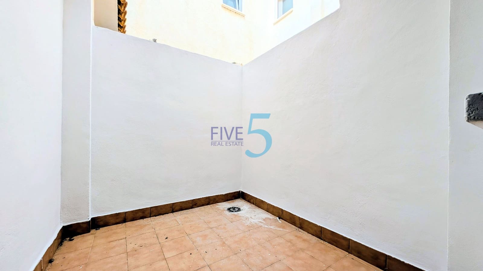 Casa de 2 habitaciones en La Zenia en venta con piscina garaje - 205.000 € (Ref: 10048387)