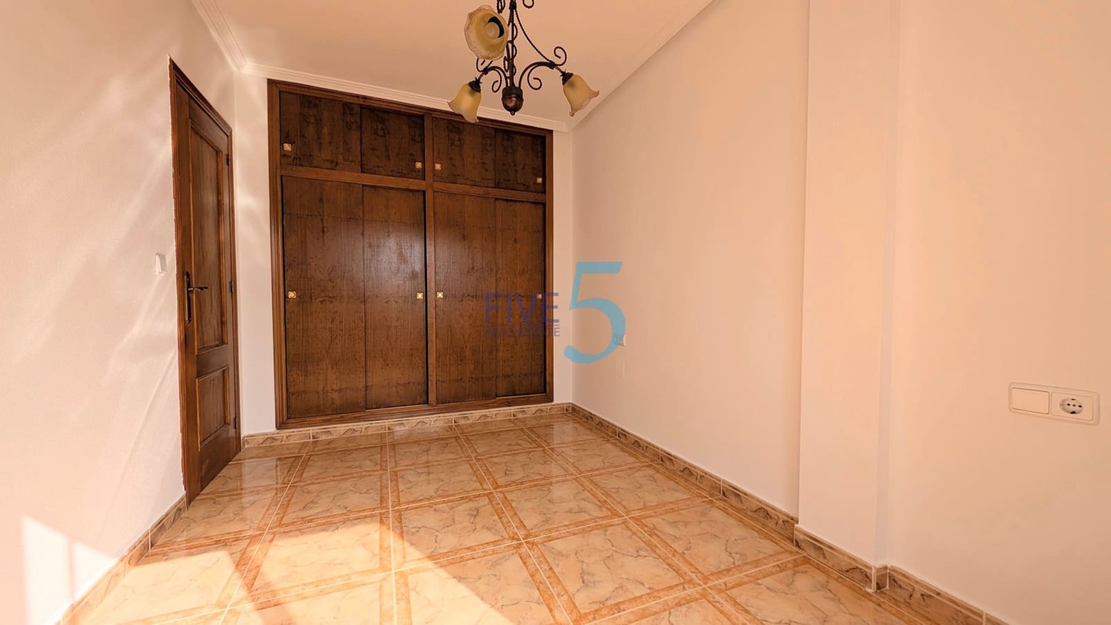 Casa de 2 habitaciones en La Zenia en venta con piscina garaje - 205.000 € (Ref: 10048387)